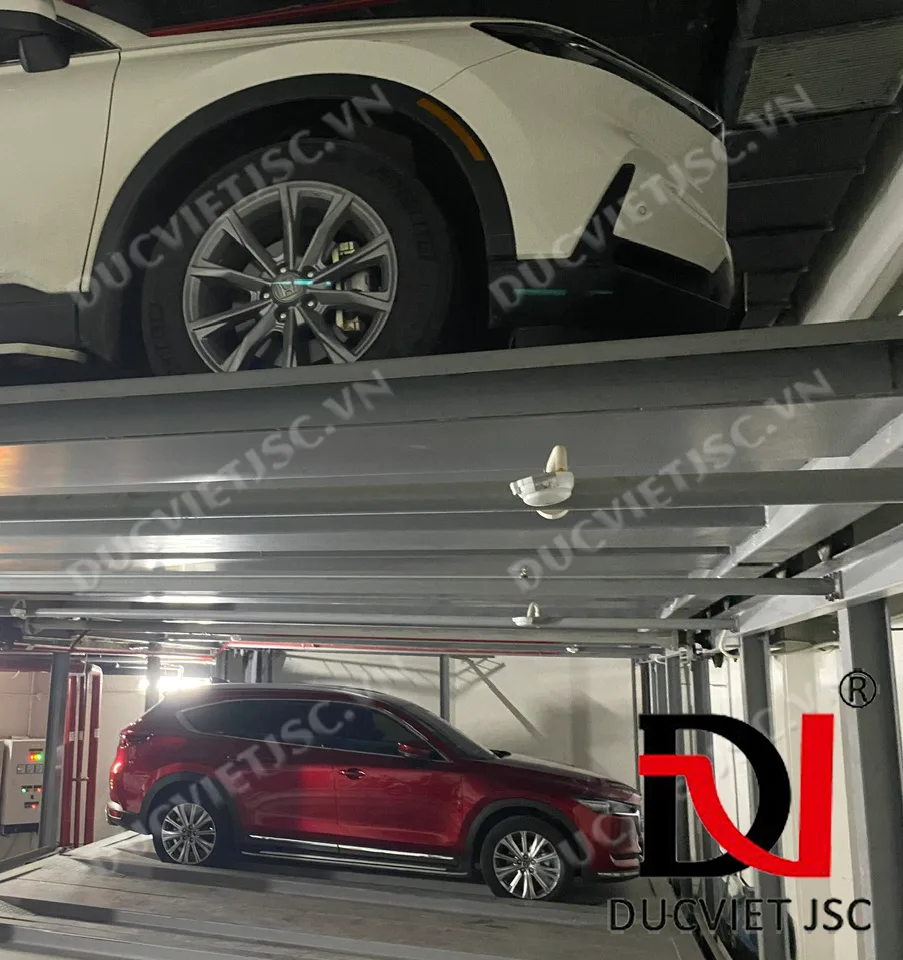 Hai tầng để xe tại khách sạn 12 Điện Biên Phủ
