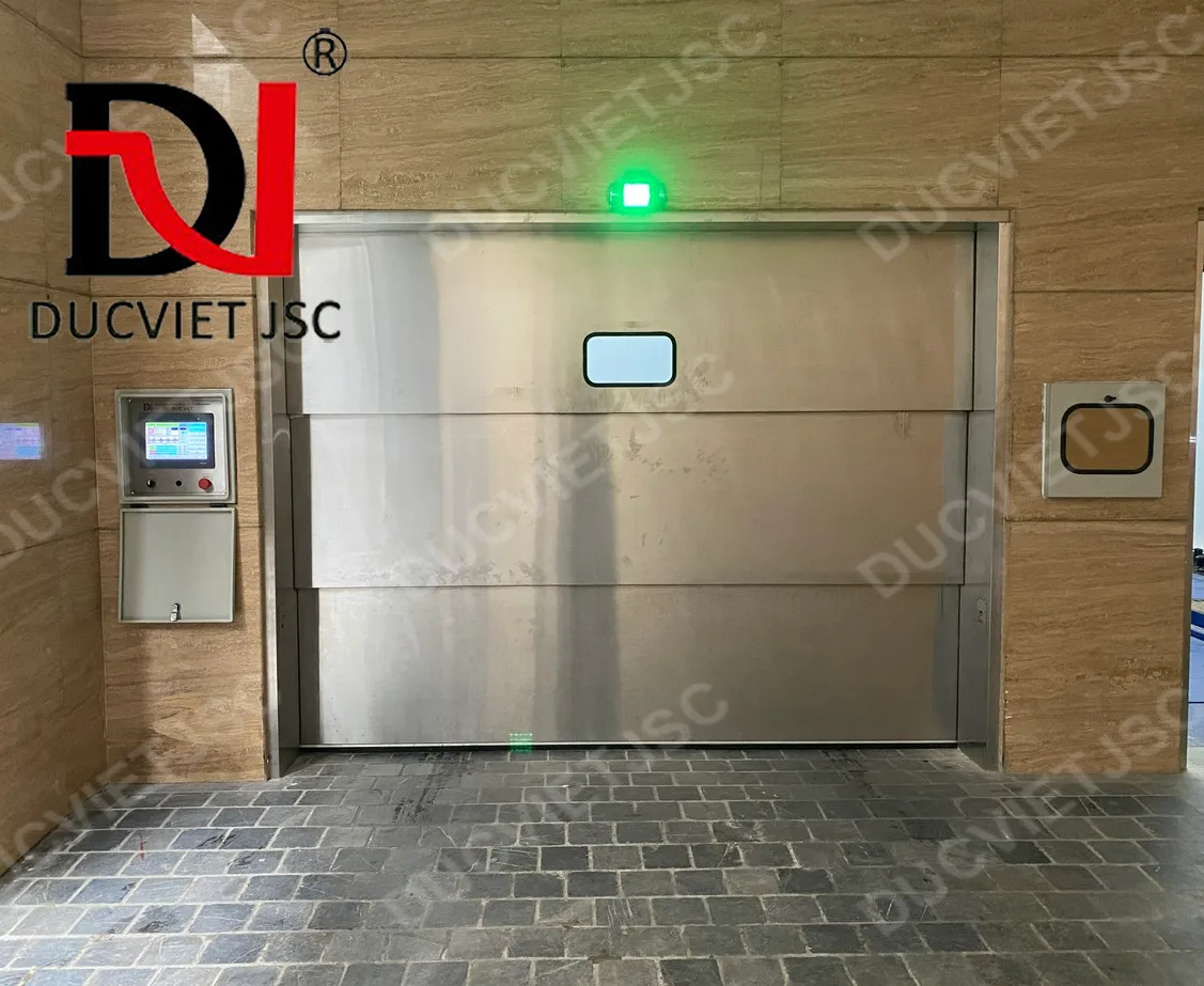 Cửa ra vào hệ thống đỗ xe tại tòa nhà 3A Quang Trung