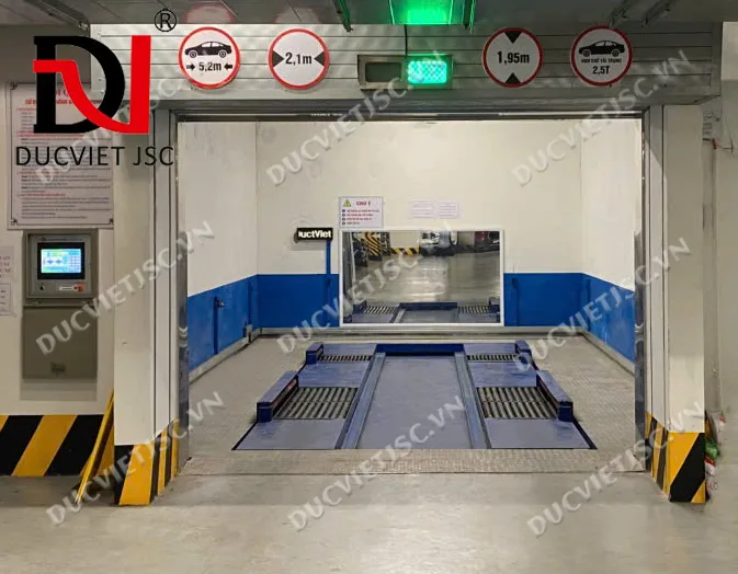 Khoang vào xe tại trụ sở các Ban Đảng tại TPHCM